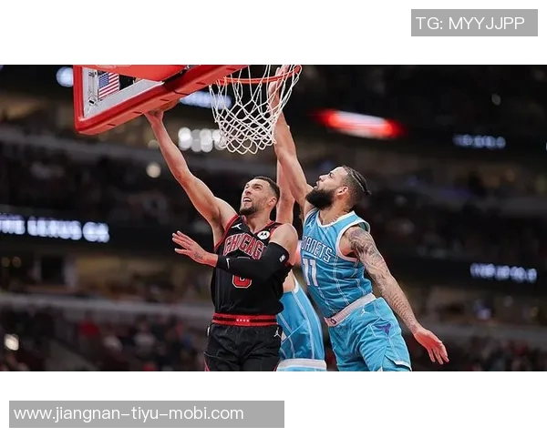 小南斯篮下强势进攻旱地拔葱单臂暴扣展现霸主风范